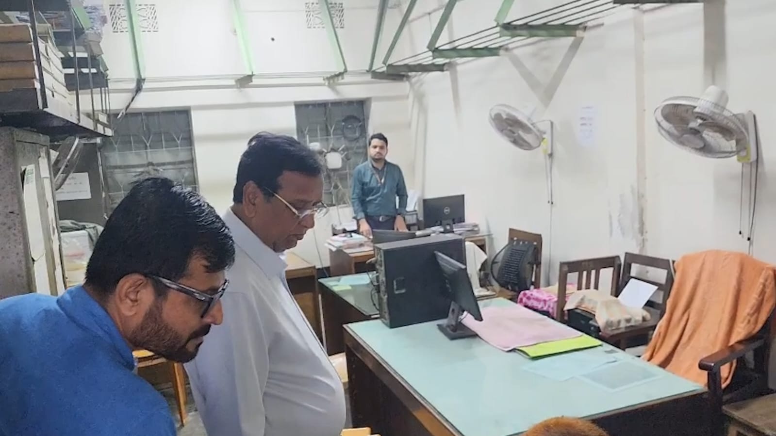 ডিএসসিসি প্রশাসকের ঝটিকা পরিদর্শন: কর্মস্থলে অনুপস্থিত ২৫% কর্মকর্তা-কর্মচারী, আইনি ব্যবস্থার নির্দেশ